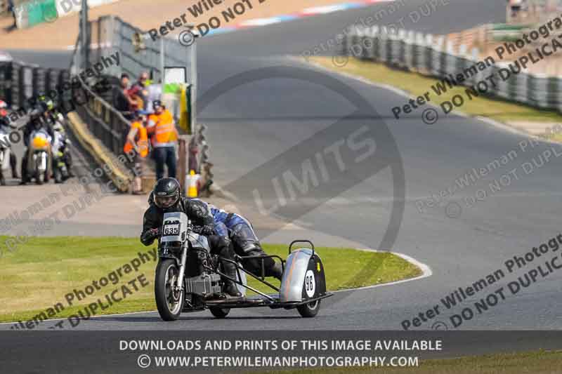 Vintage motorcycle club;eventdigitalimages;mallory park;mallory park trackday photographs;no limits trackdays;peter wileman photography;trackday digital images;trackday photos;vmcc festival 1000 bikes photographs